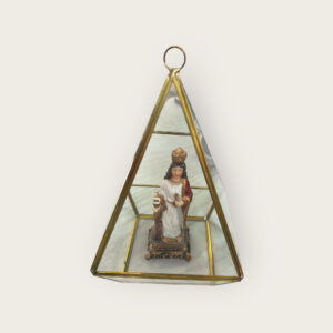 Santa Bárbara in Pyramid Glass Display