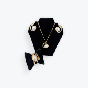 Elegant Pearl-Inspired Gold Jewelry Set